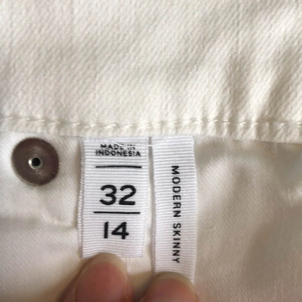 LOFT Made and Loved Modern Slim Pockets White Jean Size 32/14